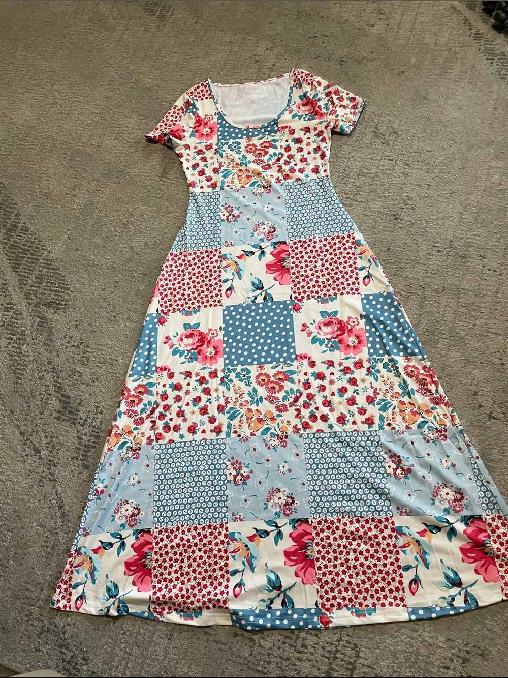 Brand new Woman’s Floral Patchwork, round neckline, Maxi/midi Dress Sz M